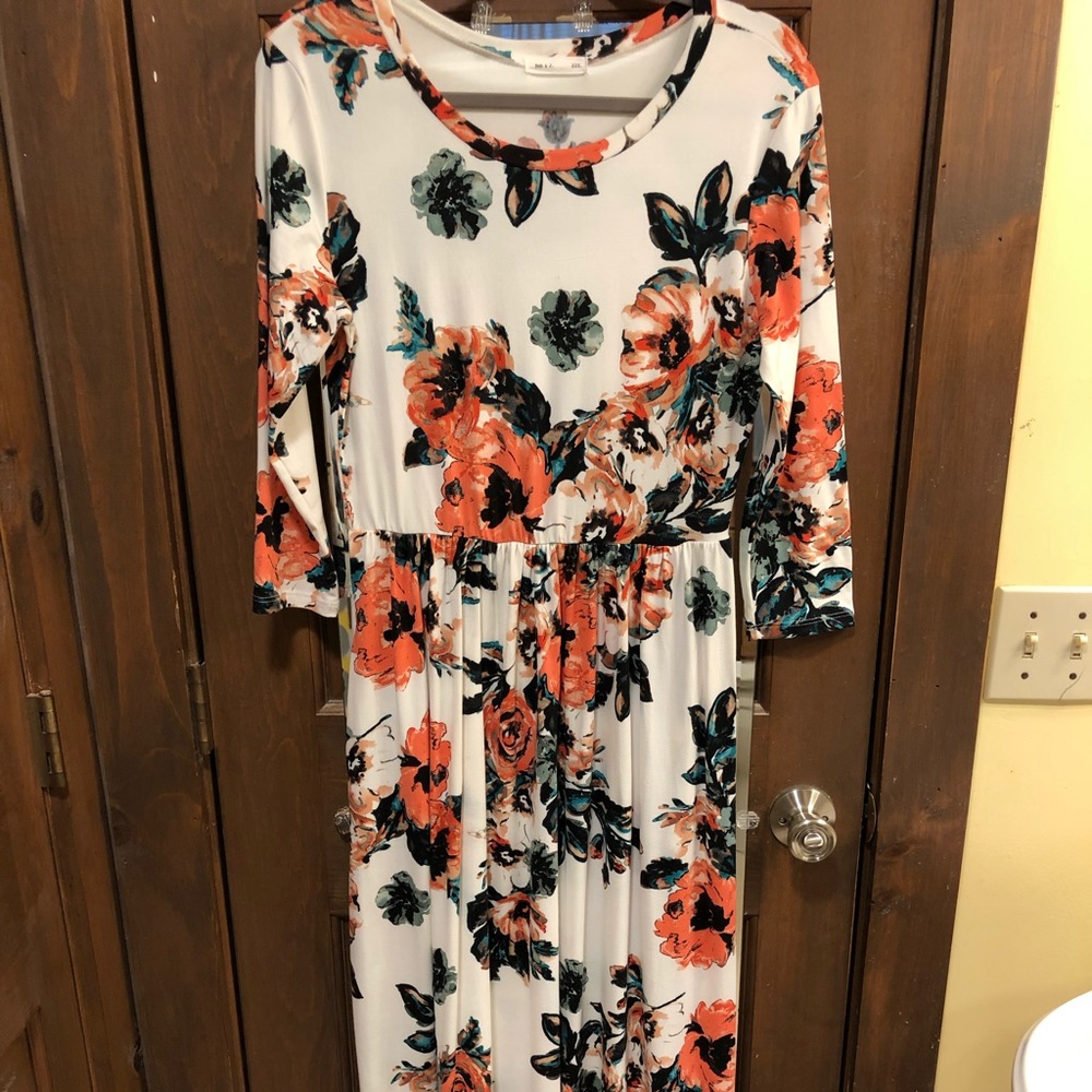 Reb & J 220 floral maxi dress size large